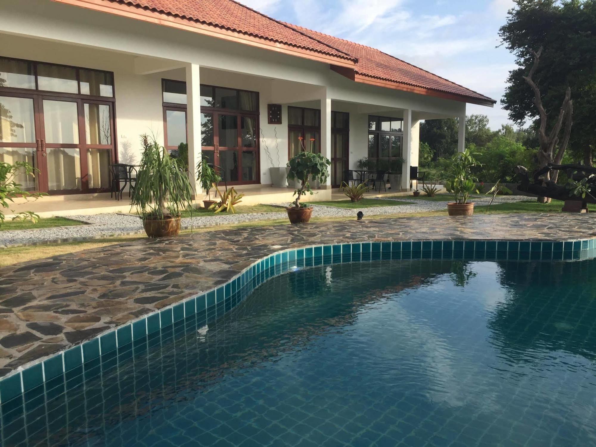 Hotel Tree Roots Retreat Rayong Exterior foto